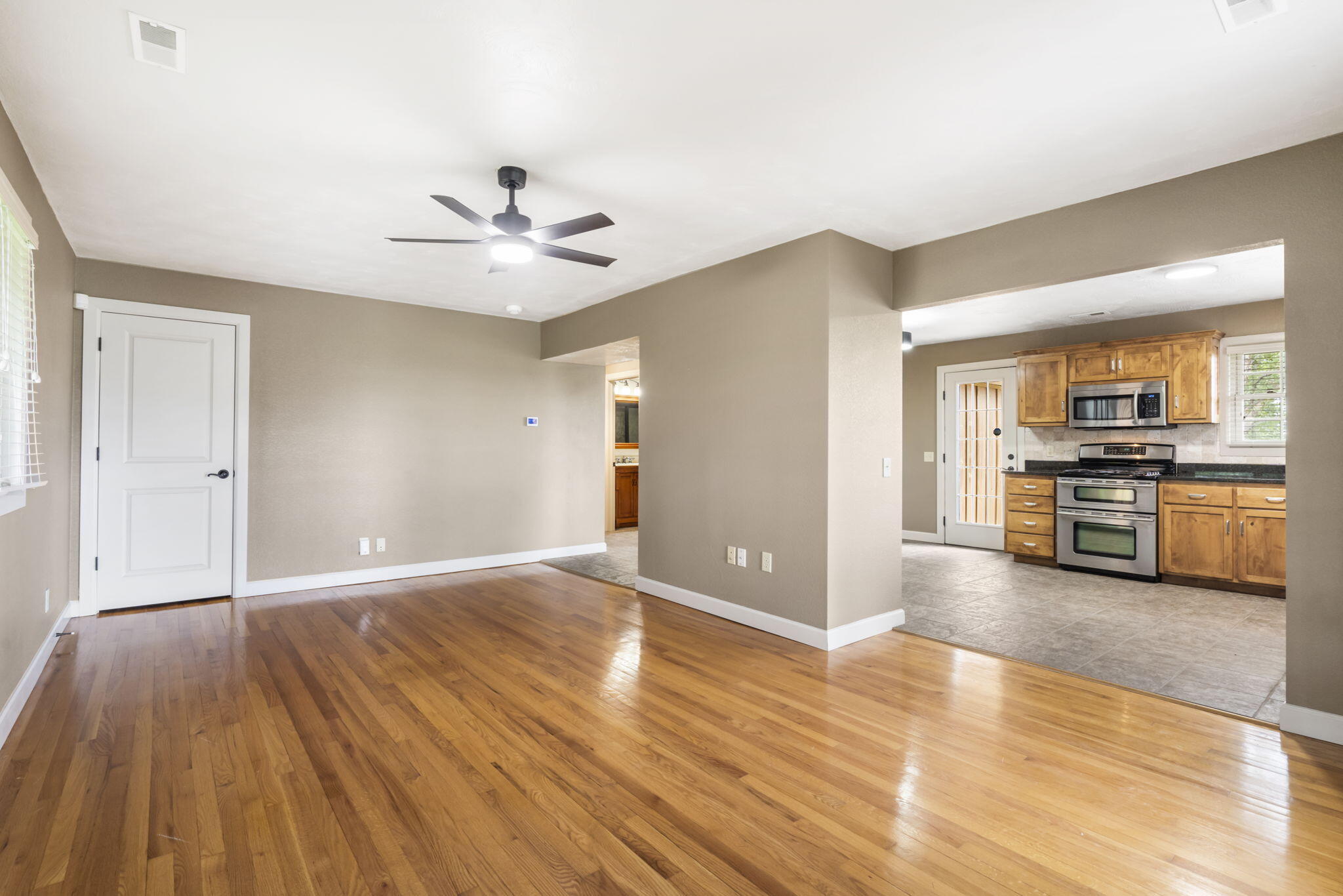 5761 S Farm Road 247