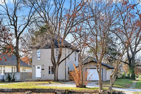 Photo of 1035 N Broadway Avenue, Springfield, MO 65802 (MLS # 60310766)