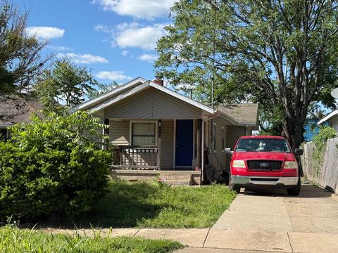 Photo of 931 W Chicago Street, Springfield, MO 65803 (MLS # 60323740)