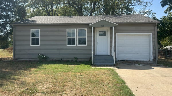 905 S GRIFFITH AVE, AURORA, MO 65605 - Image 1bbdf5f186689cb8c2fe8740376433fd/2837581716