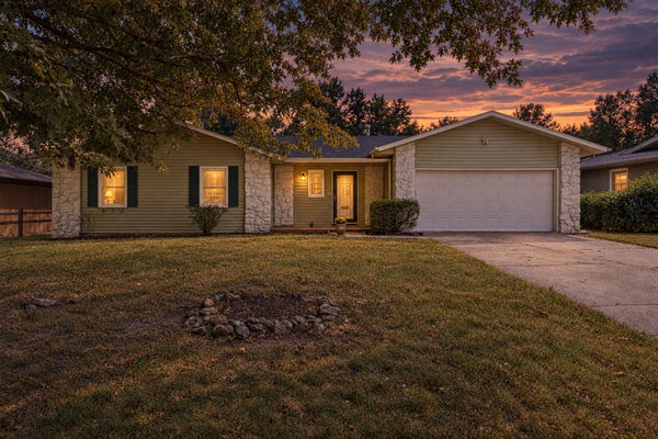 3012 W COUNTRYSIDE DR, SPRINGFIELD, MO 65807 - Image 1c4590d669c6ed65e2a1eed5d7f01b5c/636366370