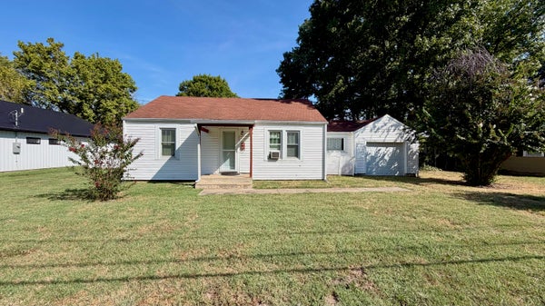 323 E SUMMIT ST, BOLIVAR, MO 65613 - Image 1e6f4ccc74ed866d21d70580a7a92ff5/1225563367
