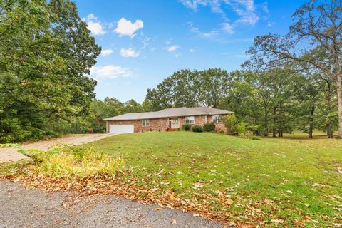Photo of 1740 N Pine Street, Marshfield, MO 65706 (MLS # 60307162)