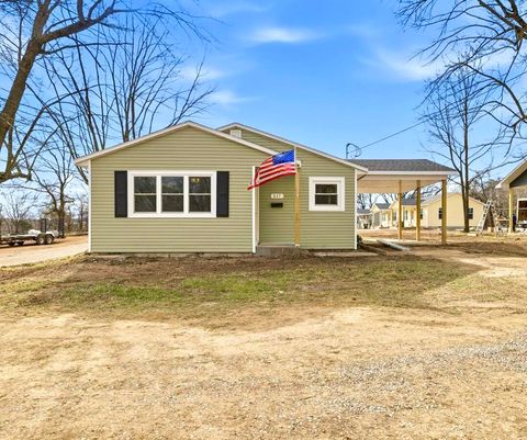 Photo of 517 Myrtle Street, Monett, MO 65708 (MLS # 60323751)
