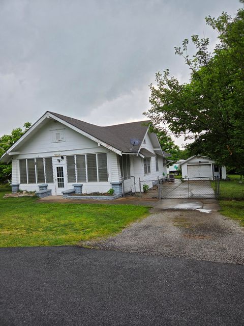 Photo of 111 E Forest Street, Bolivar, MO 65613 (MLS # 60324024)