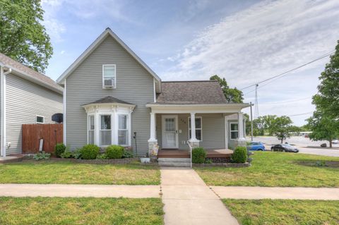 Photo of 428 W Vine Street, Carthage, MO 64836 (MLS # 60324075)