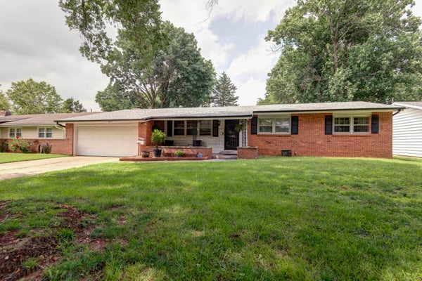 2003 E ROSEBRIER ST, SPRINGFIELD, MO 65804 - Image 2743dcd1024491ffab0933d8ca2d22fa/3657139282