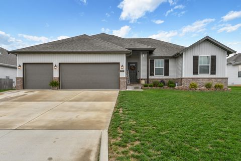 Photo of 747 N Glenwood Avenue, Republic, MO 65738 (MLS # 60307359)