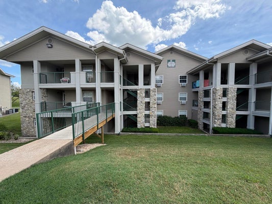 150 W ROCKFORD DR APT E2, BRANSON, MO 65616 - Image 2b38e934aa8aa800b31c93c437232cf3/1147067688