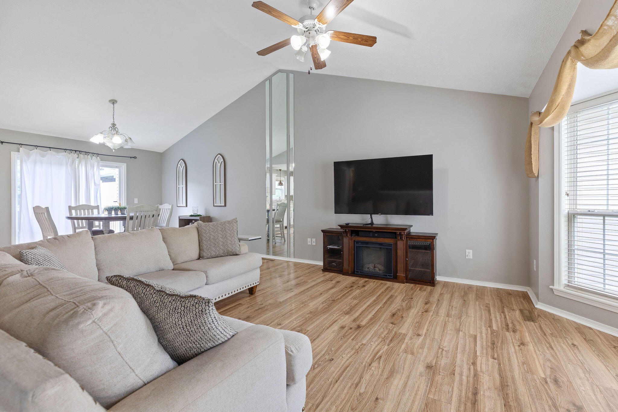 000 Woodland Drive E