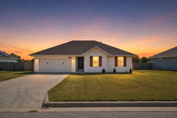 472 ETHAN AVE, REPUBLIC, MO 65738 - Image 2fce2c91f5df5bd950e87432df34671d/785506031