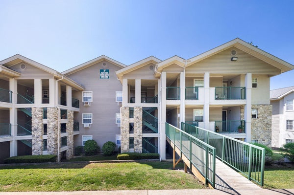 160 W ROCKFORD DR APT F11, BRANSON, MO 65616 - Image 3068dbeb38e6bb57a7da24d5ea5eb49e/1581409475