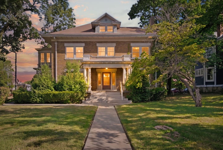 Photo 1 of 58 — 1201 E Walnut Street, Springfield, MO 65802