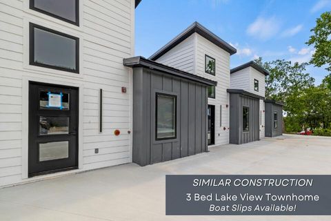 Photo of 224 Vacation Lane 3 #3, Reeds Spring, MO 65737 (MLS # 60307135)