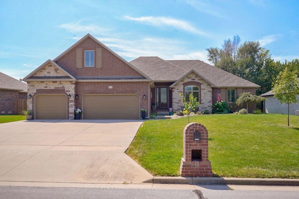 1124 E HEADLEY ST, SPRINGFIELD, MO 65803 - Image 347a34f4bba05d046cdb485d30763ae4/4229074015