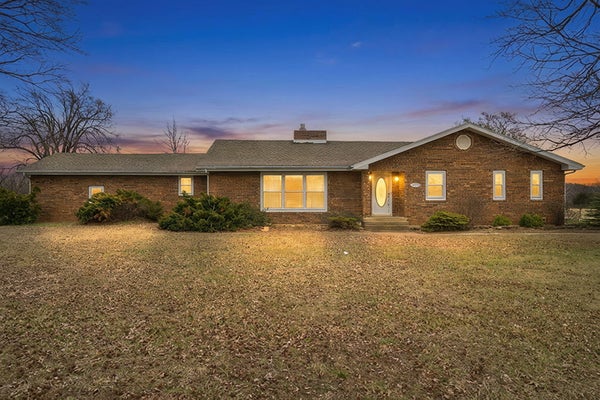 3916 S SPRINGFIELD AVE, BOLIVAR, MO 65613 - Image 34ba8d0a7b40cf8d9154e71ff0a49a2c/3888916073
