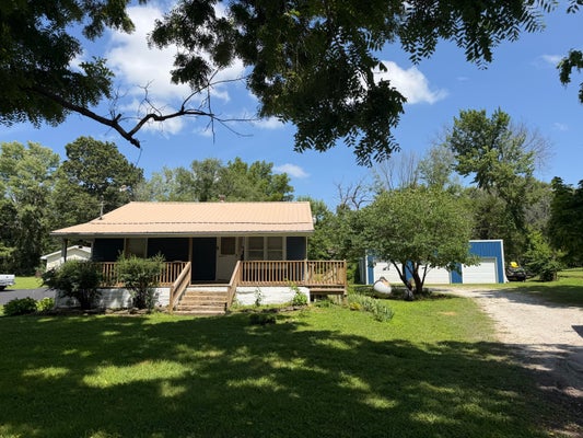624 N OAKLAND AVE, BOLIVAR, MO 65613 - Image 35e12003543f022a59e1b44048dff00b/533004193