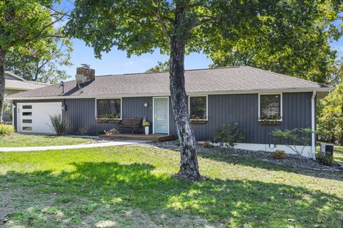 Photo of 178 Pinewood Drive, Reeds Spring, MO 65737 (MLS # 60307177)
