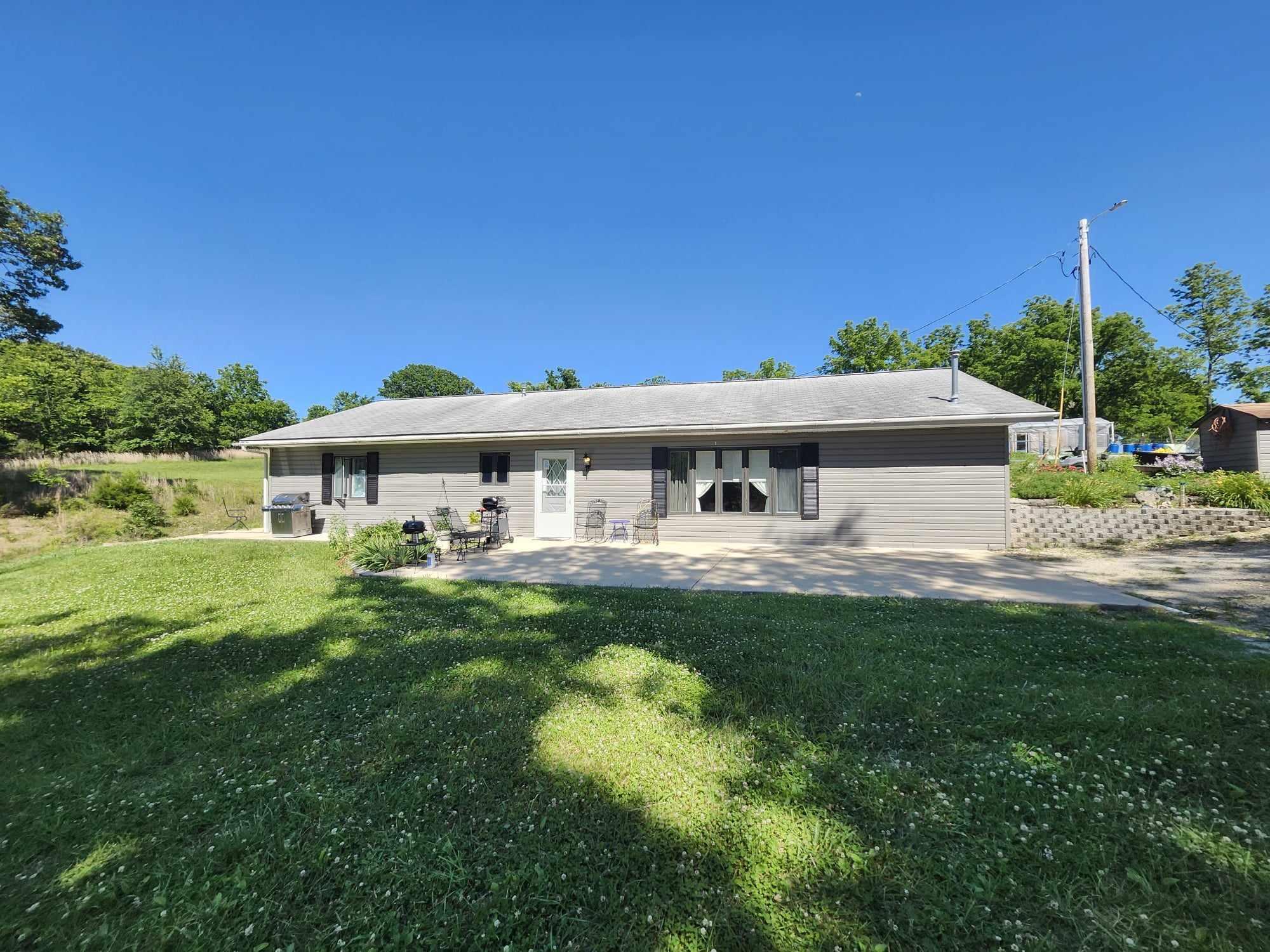 Some Folks want a Bottom Farm and some like a farm on the ridge if you prefer the latter come give this a look today!!! 200 acres that offers 60% open with a good set of grass . Views for Miles and Miles, power runs on the North end of property as well as most of the half mile of County Line Road.  Property has a 3 Bed, 2 Bath home that is WAY above average for the Ozarks region. Family has a good sized Green house and Garden spot that is Fenced. Most of the open ground is suited for Hay production or Grazing what ever you and your family Desire. This one is in the Mountain Grove School District Home of the PANTHERS. The Farm is about 1.5 miles off MM Highway and then down a long lane that insures your privacy as well as your sanity in this world that needs more fescue farms just like this one. If you and your family need a place that checks most of todays Buyers needs like a place to Hunt/farm/garden/water/well/Nice home for Mamma/Greenhouse/Grazing/Views/Great Neighbors/Access/Power/!/! and the such!!!!!!!!! Call today don't let it slip away!!!!!! NORTH!!!!! K-31 FESCUE!!!! K-31 FESCUE IS SWEETER TO THE NORTH!!!!!!!!!!!!