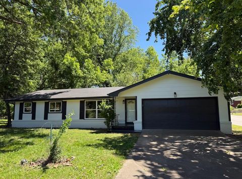 Photo of 928 Walnut Lawn Court, Springfield, MO 65807 (MLS # 60323883)