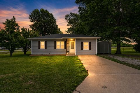 Photo of 106 S Lorraine Street, Seymour, MO 65746 (MLS # 60323981)