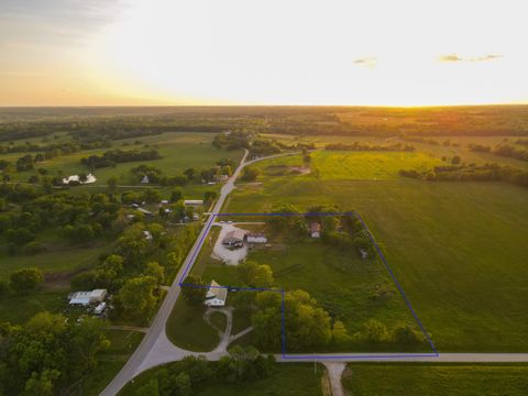 Photo of 6879 State Highway 32, Stockton, MO 65785 (MLS # 60323869)
