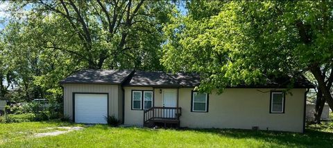 Photo of 505 W Mill Street, Ash Grove, MO 65604 (MLS # 60307623)