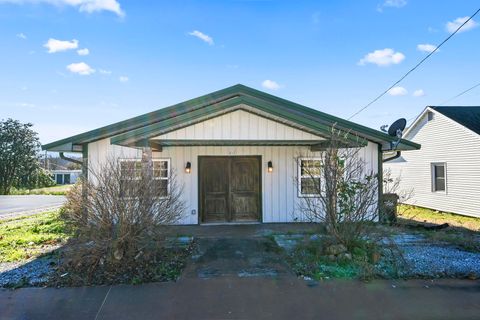 Photo of 212 E Washington Avenue, Pierce, MO 65723 (MLS # 60310755)