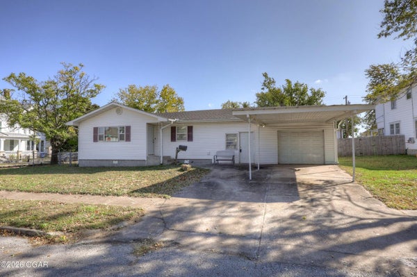203 S LIBERTY ST, WEBB CITY, MO 64870 - Image 3bffac278ecca8e022347de23202b97f/653934364