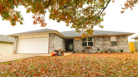 Photo of 3344 S Meadowlark Avenue, Springfield, MO 65807 (MLS # 60310668)
