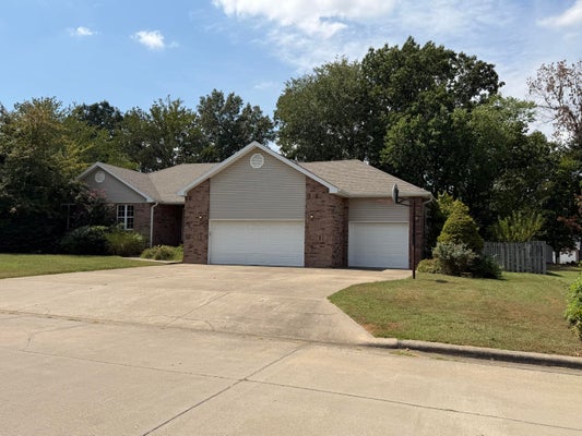 1661 N MAIN AVE, BOLIVAR, MO 65613 - Image 3d7e5fa162e841d1534a92506bee6a1f/3023170719