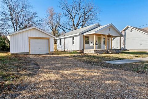 Photo of 659 N Lafontaine Avenue, Springfield, MO 65802 (MLS # 60311203)