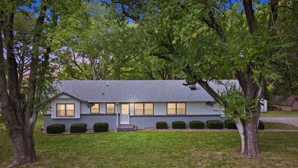 5711 S ROANOKE AVE, SPRINGFIELD, MO 65810 - Image 417ea8846a3df1de9117aeeedc4ccb22/2406518876