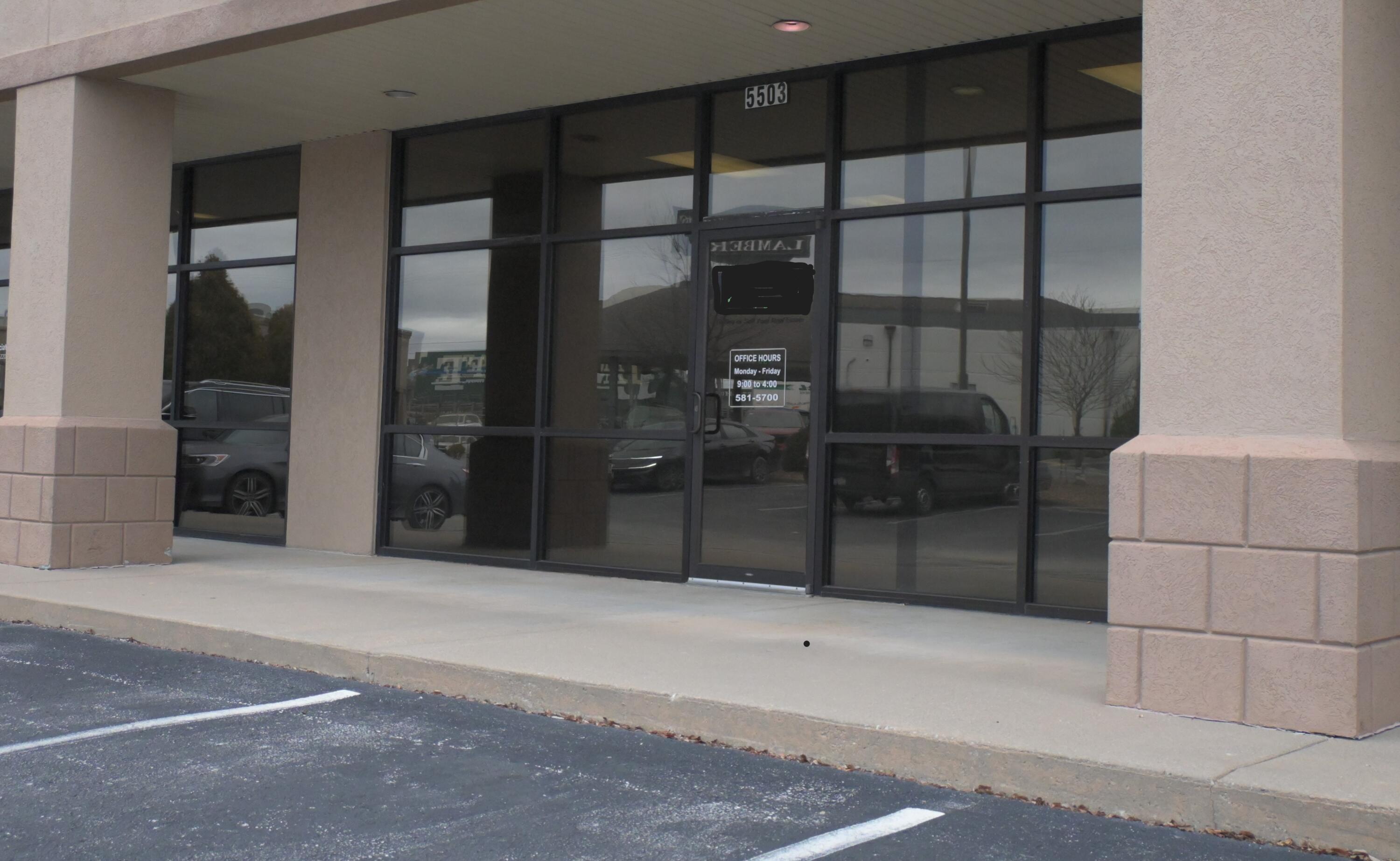Great multiple use space with high traffic in north Ozark.  1800 square feet with reception area, 2 offices, bullpen area, meeting area, kitchenette, bathroom and storage room.