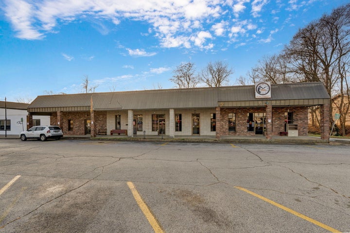 302 W Jackson St-12