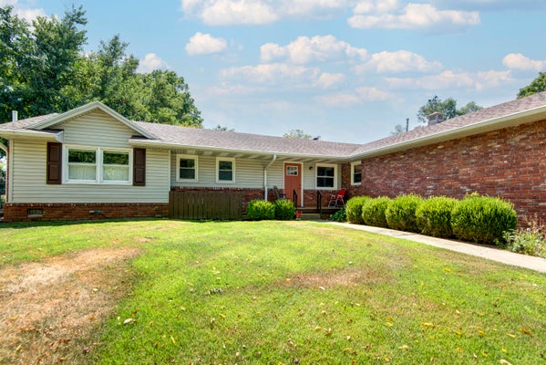 1842 E SUNSET DR, SPRINGFIELD, MO 65804 - Image 494edbf384295de3b1d3b66a1aa3d1b8/4267203607