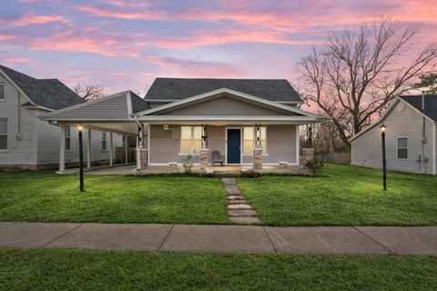Photo of 1050 E Locust Street, Springfield, MO 65803 (MLS # 60312747)