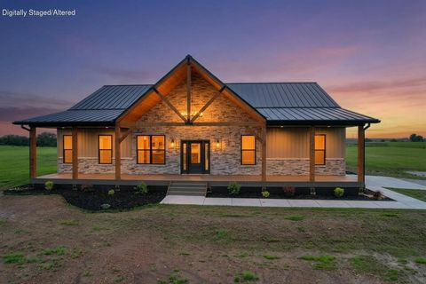Photo of 814 E 442nd Road, Bolivar, MO 65613 (MLS # 60324344)