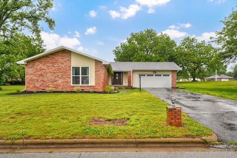 Photo of 1716 S Oakland Avenue, Bolivar, MO 65613 (MLS # 60324528)