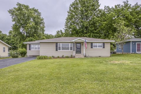 Photo of 1914 Hazel Avenue, Carthage, MO 64836 (MLS # 60324620)