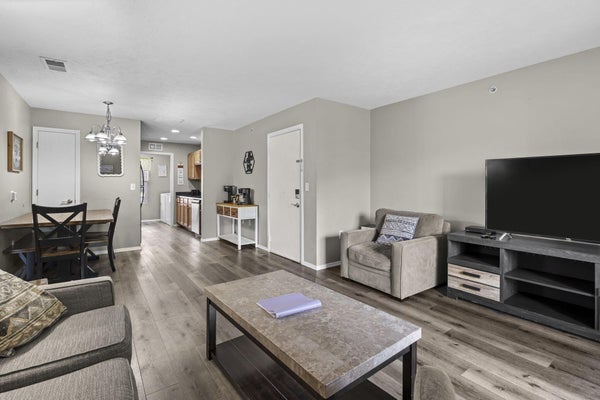 2962 VINEYARDS PKWY APT 4, BRANSON, MO 65616 - Image 5d2a6dd0275bddde4619db4fcd0843a2/1891290891