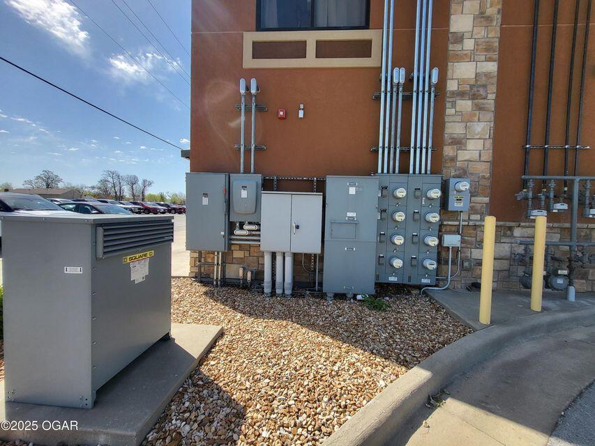 2613 S Main