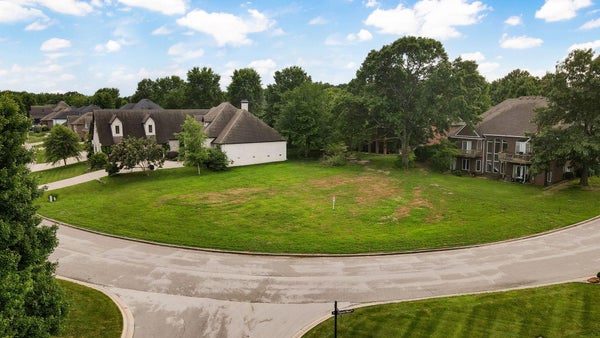 8302 ROLLING HILLS DR, NIXA, MO 65714 - Image 5e6d4d2b6e08f95944830d83fd3d983f/1572071777