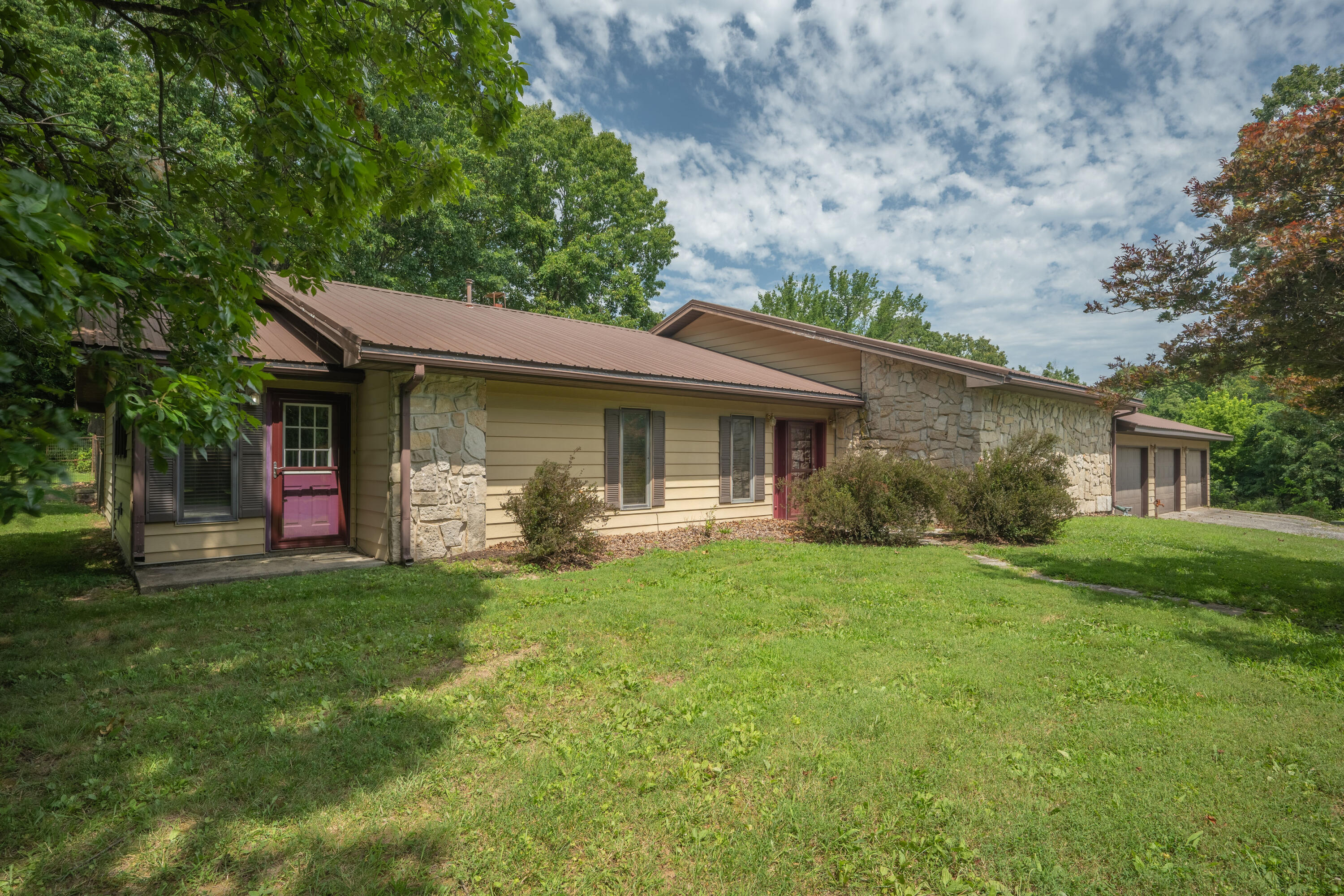 Photo 1 of 51 — 1116 Forest Circle Drive, Cassville, MO 65625