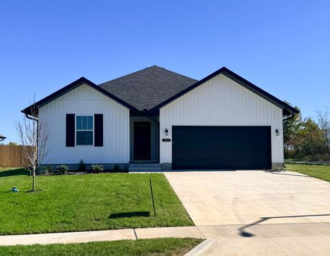 Photo of 822 S Wheaton Hills Drive Lot 164 #Lot 164, Nixa, MO 65714 (MLS # 60311762)
