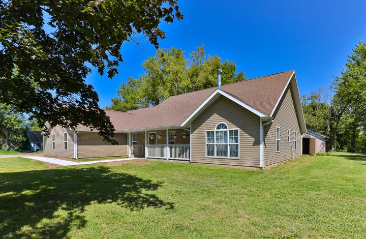 Photo 1 of 39 — 2155 E 535th Road, Pleasant Hope, MO 65725