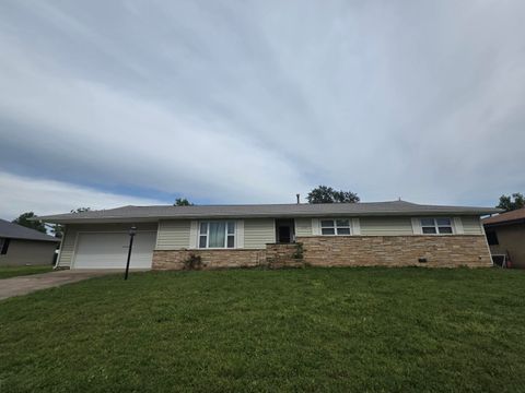 Photo of 2721 S Minnesota Avenue, Joplin, MO 64804 (MLS # 60324276)