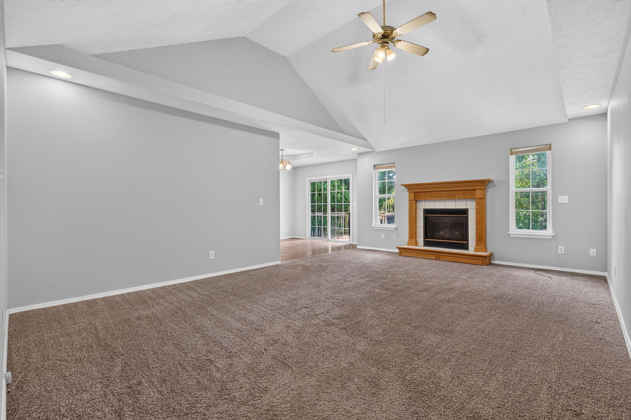 1006 W Cobblefield Way