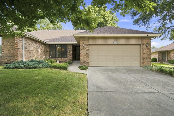 1255 E LAFAYETTE CT, SPRINGFIELD, MO 65804 - Image 62dc3b34df02489e55ee52d8acf7b14b/1955983812