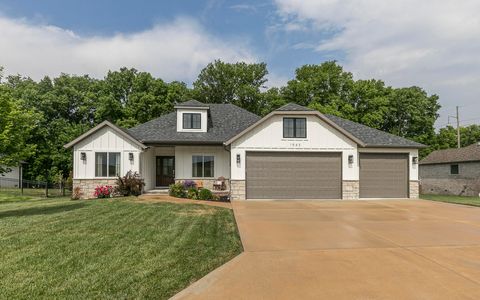 Photo of 1943 N Bristol Avenue, Springfield, MO 65802 (MLS # 60324244)